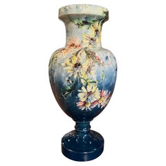 Vase Barbotine à fleurs, peint à la main, signé P. Perret, 19e siècle, France
