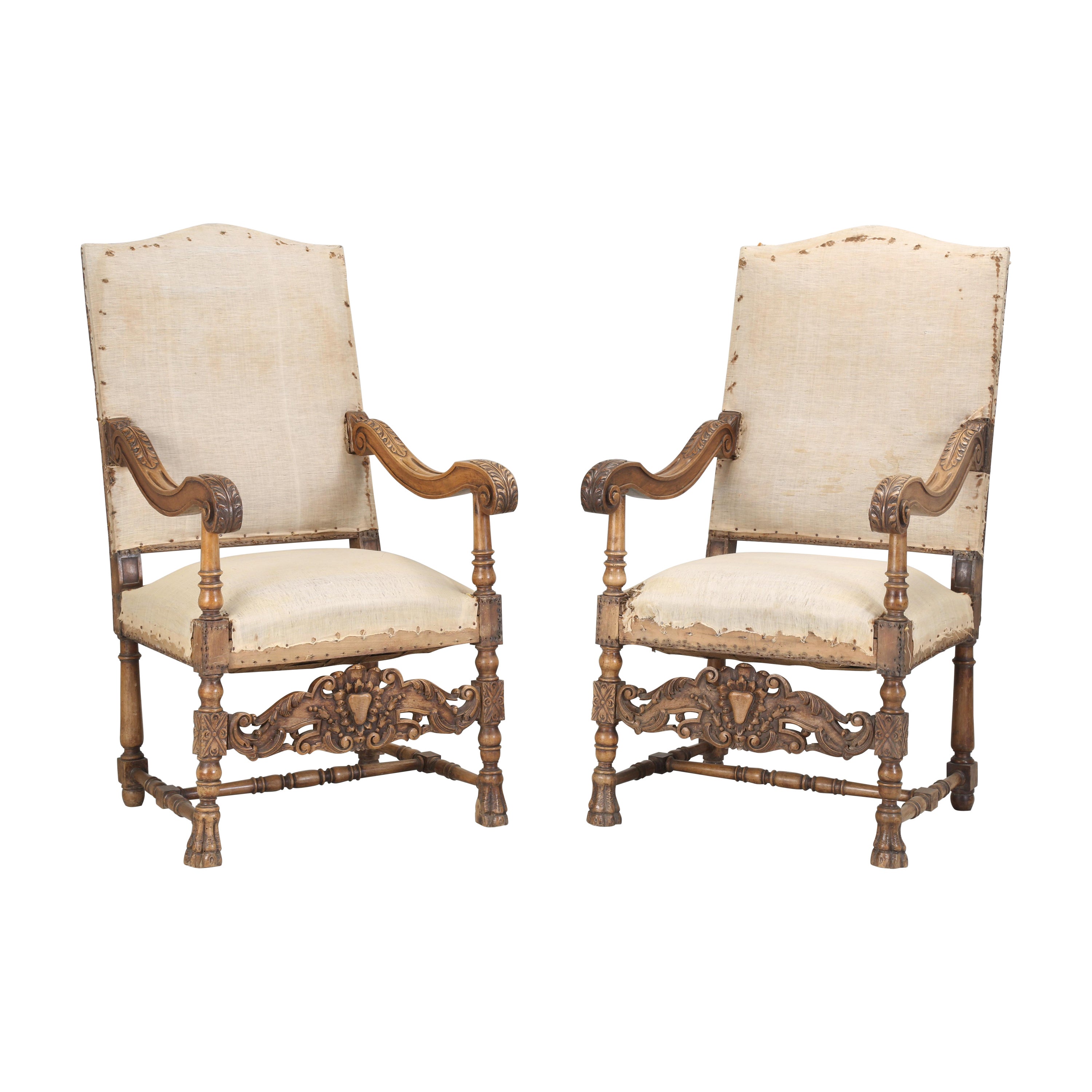 Paire d'anciens fauteuils italiens en noyer sculpté à la main nécessitant une restauration, années 1880