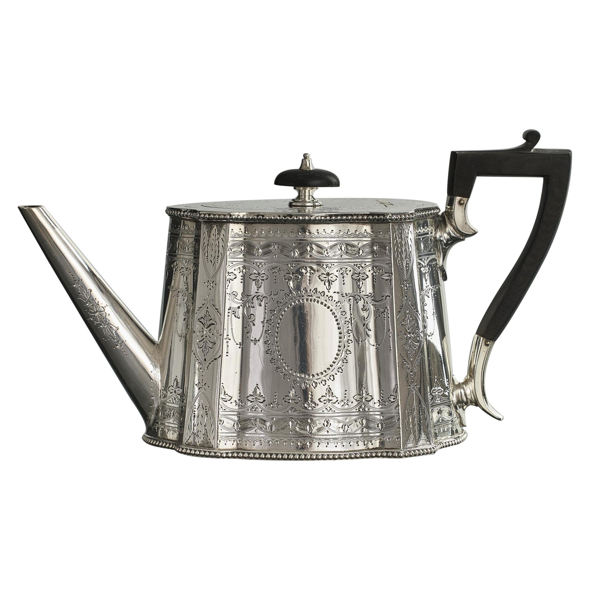 Large Victorian can-shaped silver teapot For Sale