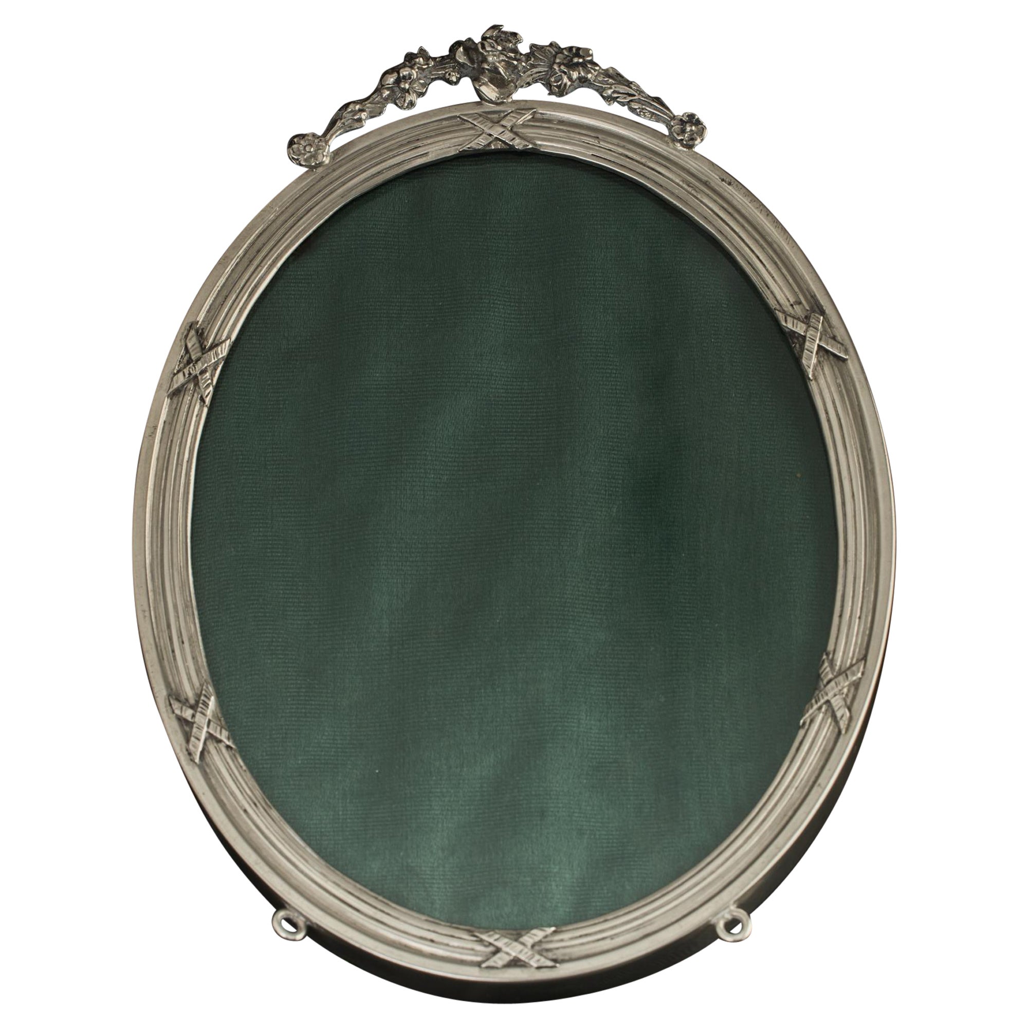 Antique oval silver photograph frame For Sale