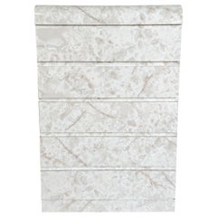 Commode haute postmoderne en faux marbre stratifié avec cascade
