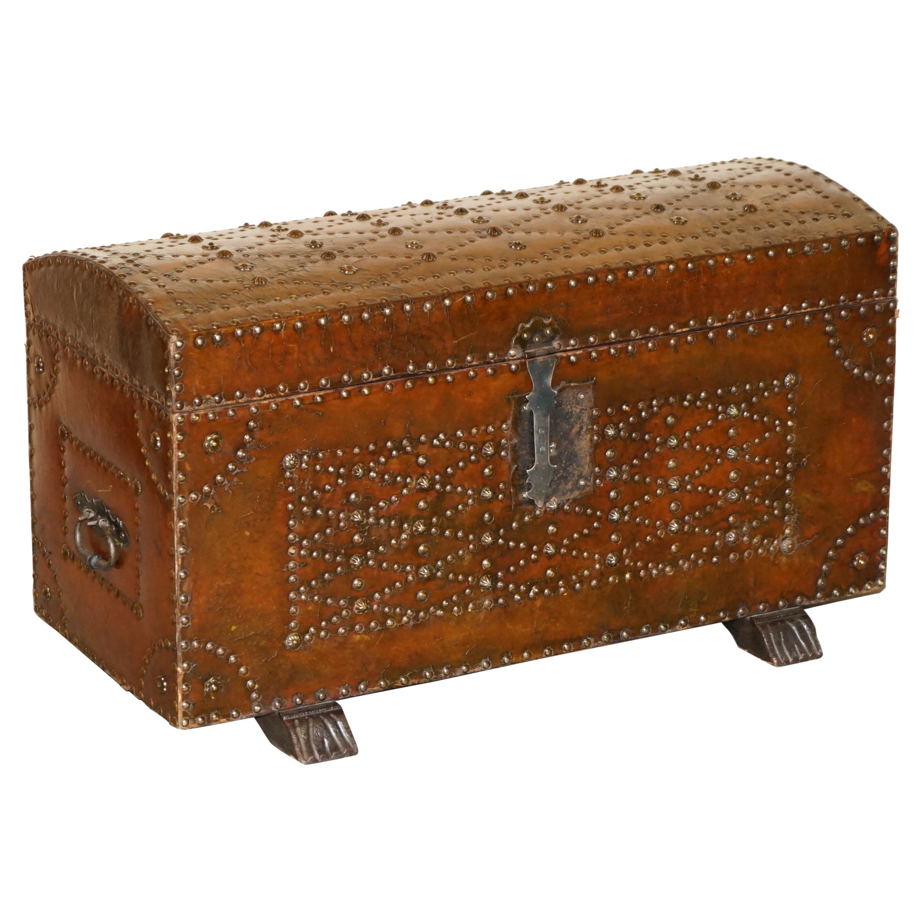 STUNNING RESTORED ANTiQUE VICTORIAN HAND STUDDED BROWN LEATHER STEAMER TRUNK For Sale