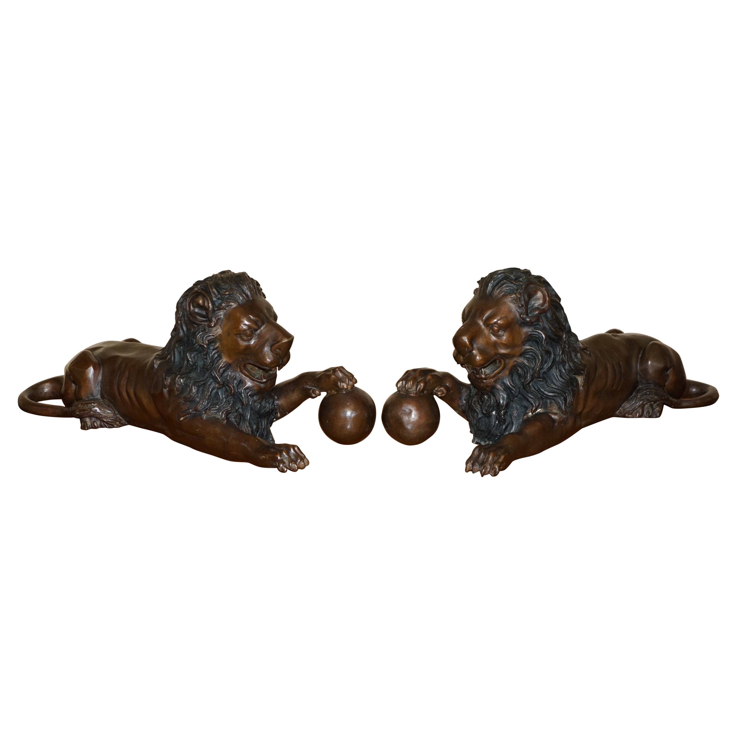 PAIR OF LARGE ANTiQUE RECUMBENT LION BRONZE STATUES SUPER DECORATIVE MUST SEE For Sale