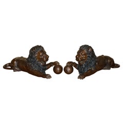 Paire d'ANTiQUE LION BRONZE RECUMBENT LION STATUES SUPER DECORATIVES À VOIR