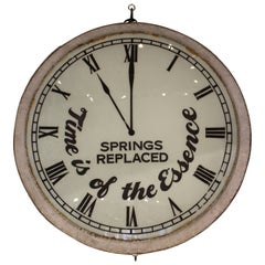 Cartel de metal vintage sobredimensionado con forma de reloj "El tiempo es esencial