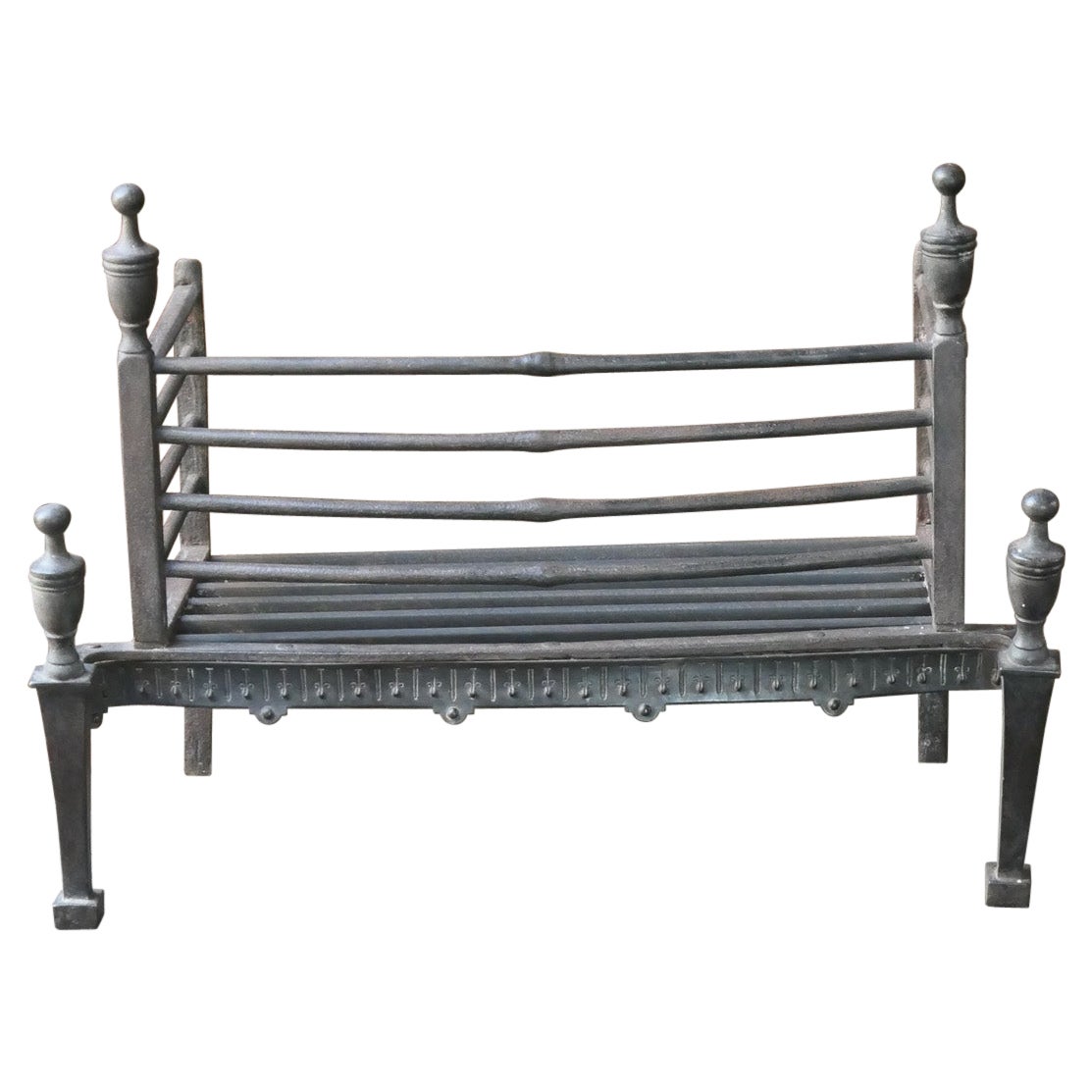 Beautiful 18th-19th Century Dutch Neoclassical Fireplace Grate or Fire Grate For Sale