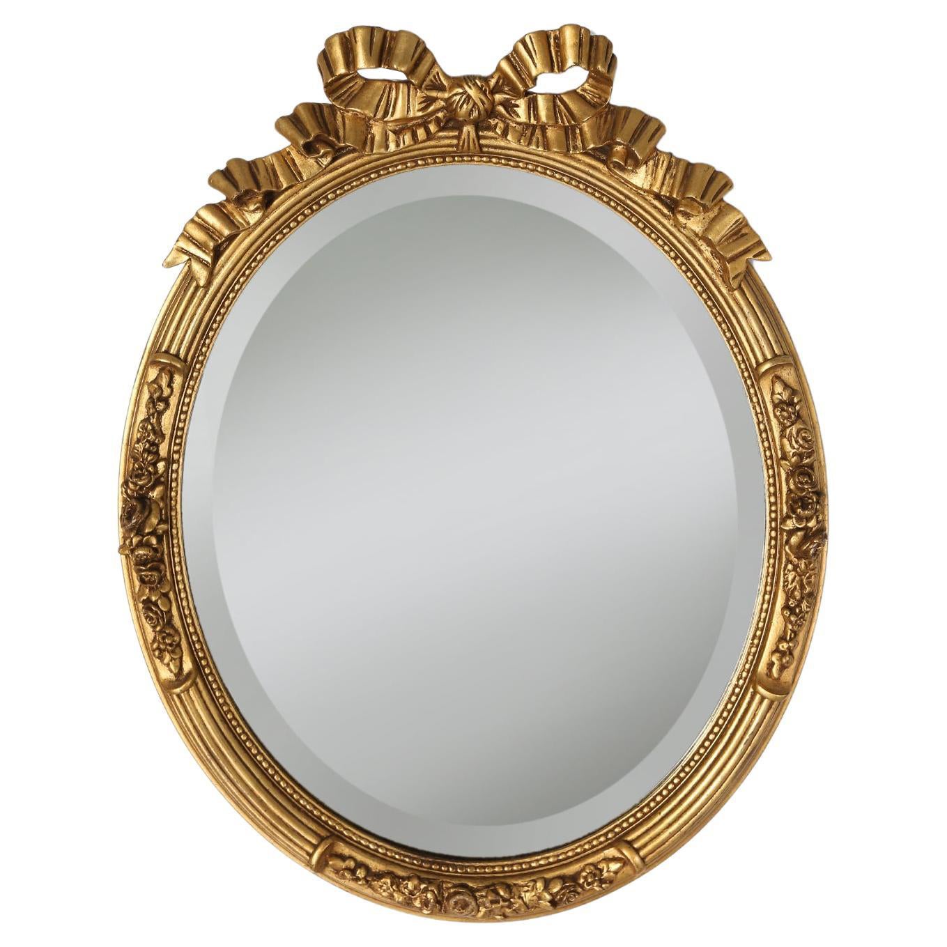 Antiguo espejo oval dorado de madera y escayola, Bélgica ca. 1900 en venta