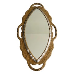 Miroir inhabituel fait de mâchage de papier et de marqueterie de miroir par Catherine David.