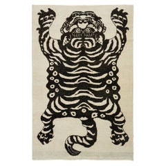 7 x 11 Handgefertigter Contemporary Wool Tiger Rug in Beige und Schwarz