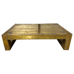 Mesa baja revestida de latón de Rodolfo Dubarry