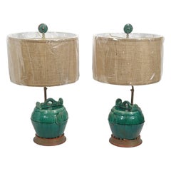 Paar antike chinesische Keramikgefäße als Tischlampen montiert