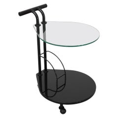 Carrito de bar rodante de dos pisos estilo Memphis italiano con estructura negra y tapa de cristal