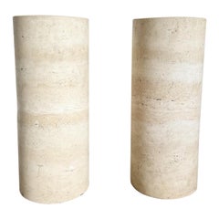 Italienische zylindrische Sockel/Säulen aus Travertin
