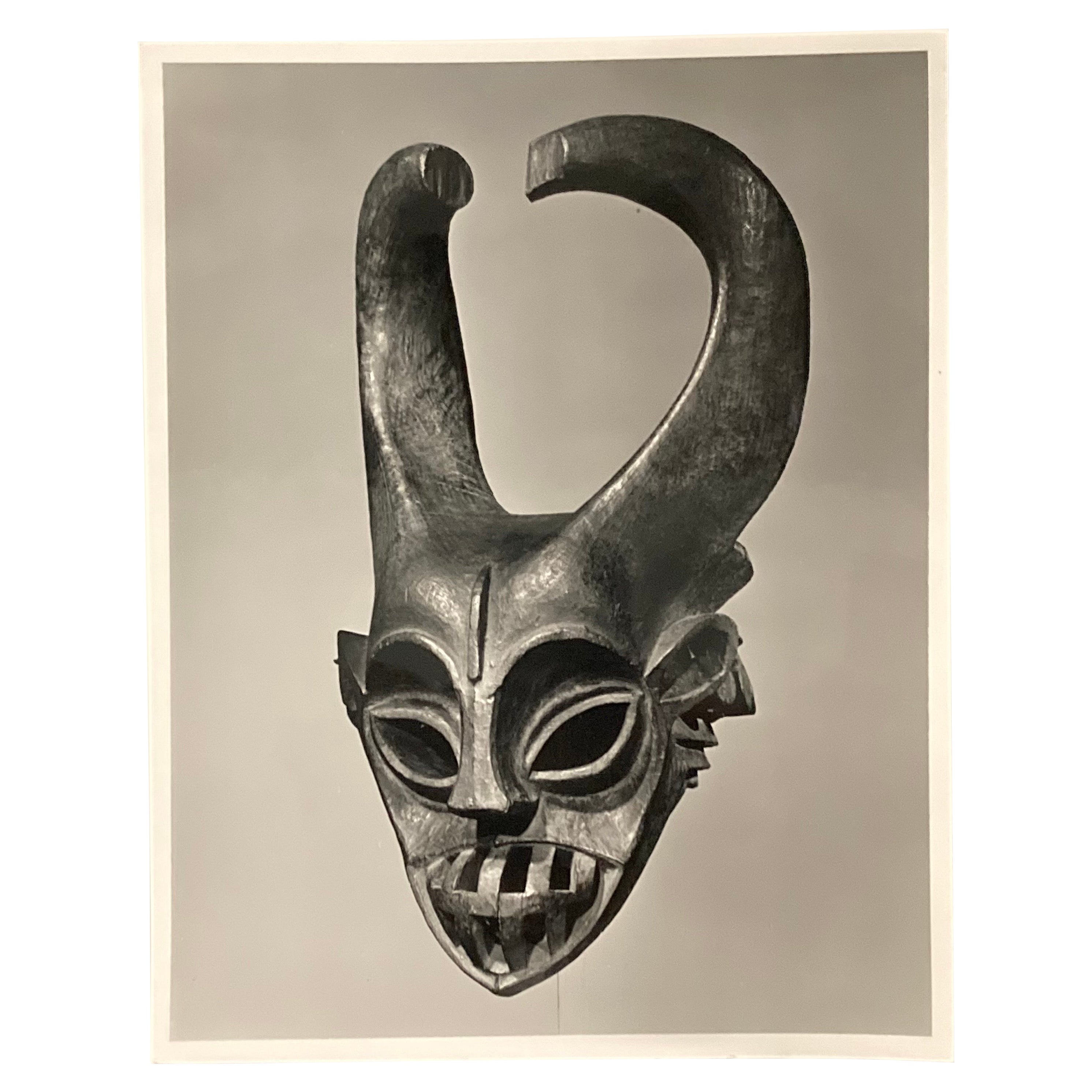 F. L. Kennett, „Mask“, original Schwarz-Weiß-Fotografie der Moderne der 1950er Jahre