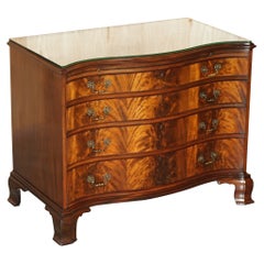 STUNNING FLAMED HARDWOOD HOWARD & SON'S SERPENTINE FRONTED CHEST OF DRAWERs