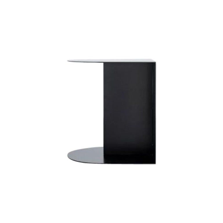 Tavolo da salotto Norah in acciaio con finitura in polietilene 18 "D. x 20 "H.
