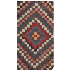 Petit tapis crocheté américain ancien et géométrique audacieux 1'9" x 3'3"