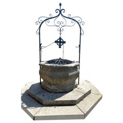 Tête et base de puits en fer forgé en forme de pierre de vœux, style Renaissance italienne