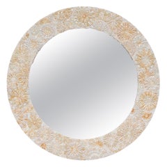 Espejo redondo moderno de mosaico Blossom en marfiles cálidos by Ercole Home