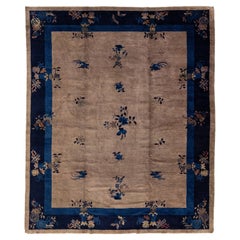 Arte Deco Chinese Floral Designed Wool Rug Antique Handmade In light Brown (tapis de laine chinois à motifs floraux)