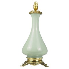 Lampe de table ancienne French Opaline Celadon et Bronze