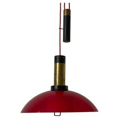 Lampe à suspension contrepoids en plexiglas rouge et verre de Stilux, années 1960, Italie