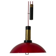 Lampada a sospensione a contrappeso in plexiglass e vetro rosso di Stilux, anni '60, Italia