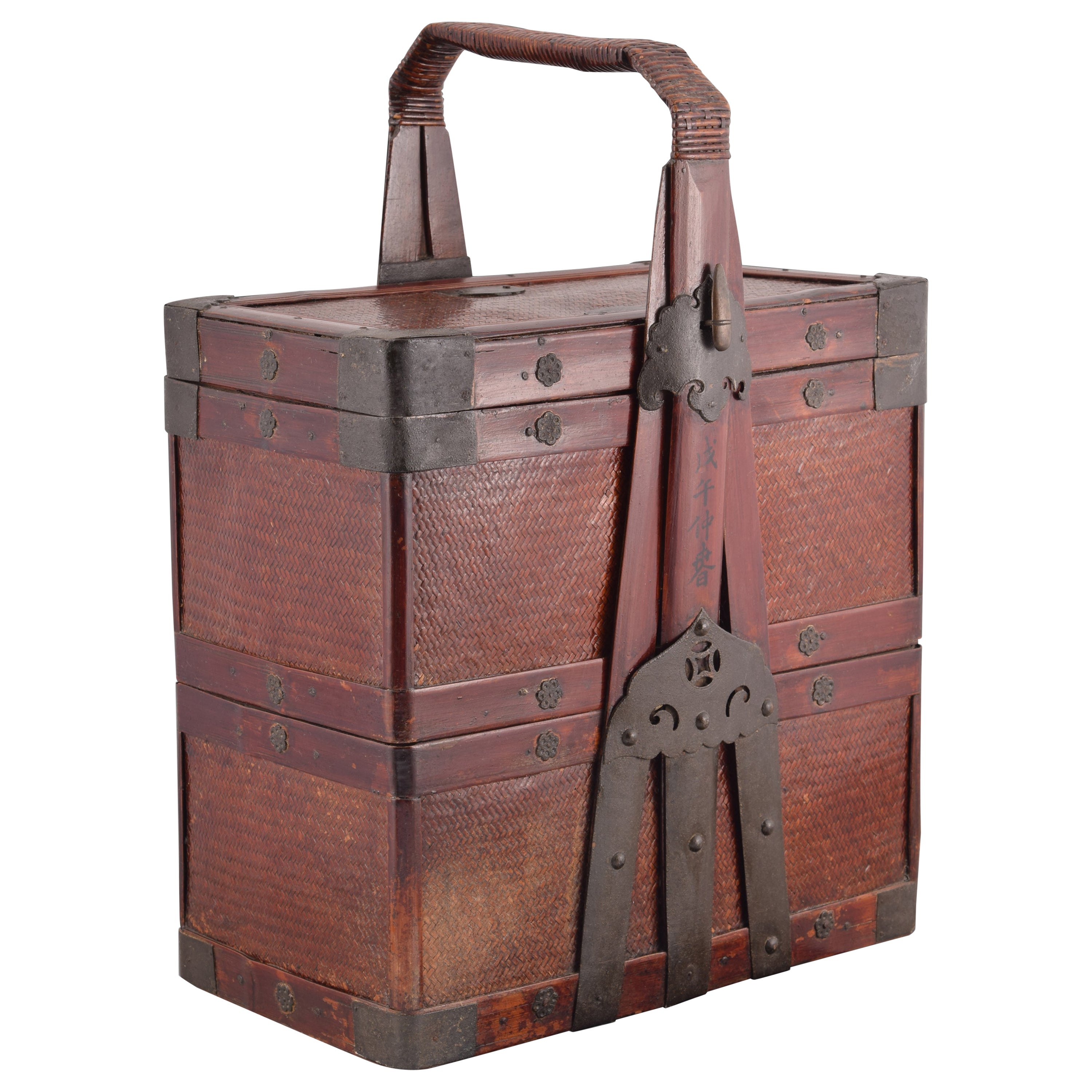 Oriental wedding basket. Vegetable fiber, wood and metal. China, early 20th cent For Sale