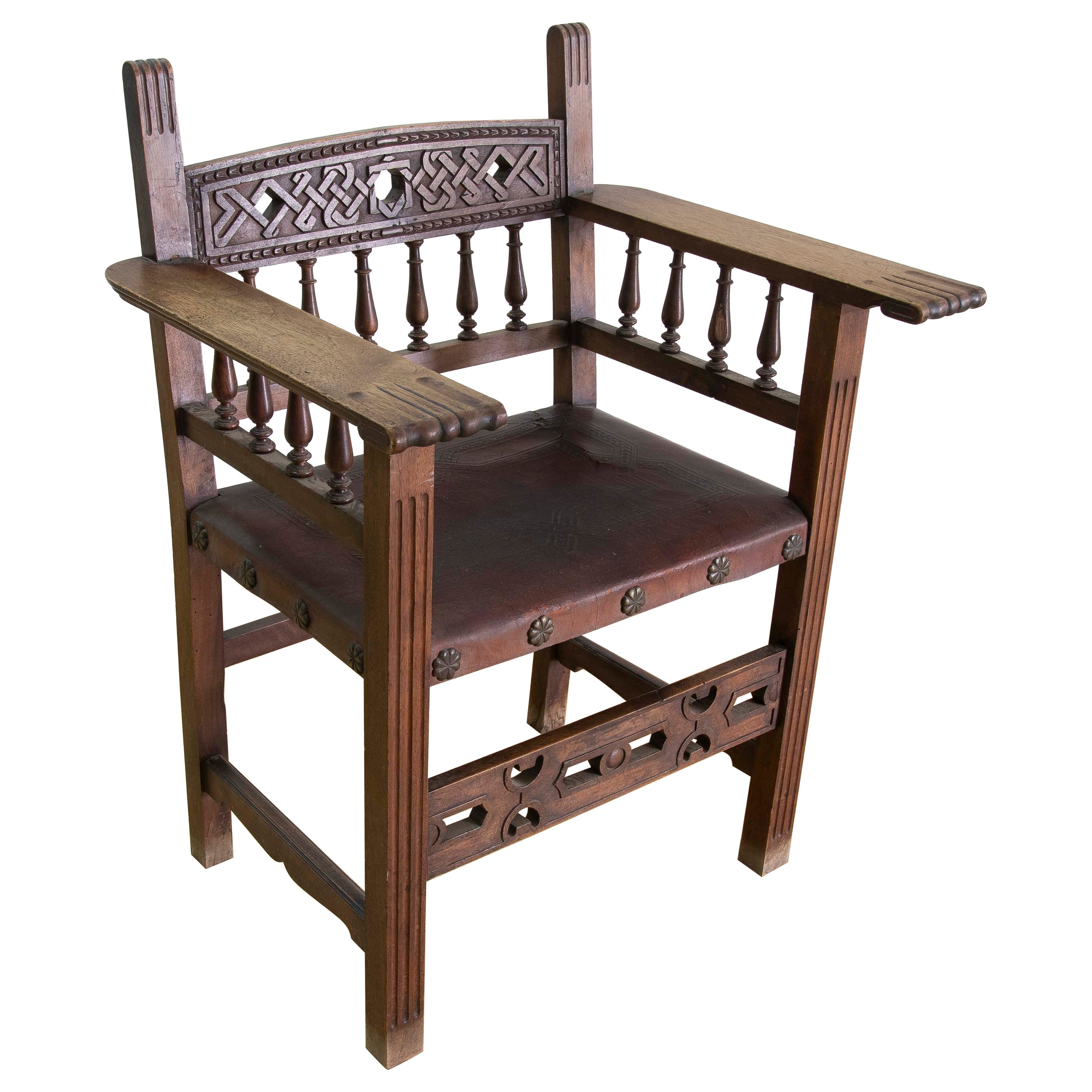 Poltrona Frate Spagnolo in Wood e pelle goffrata di colore nero