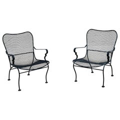 Paire de chaises longues, de jardin ou de patio Woodard en maille noire des années 1960 