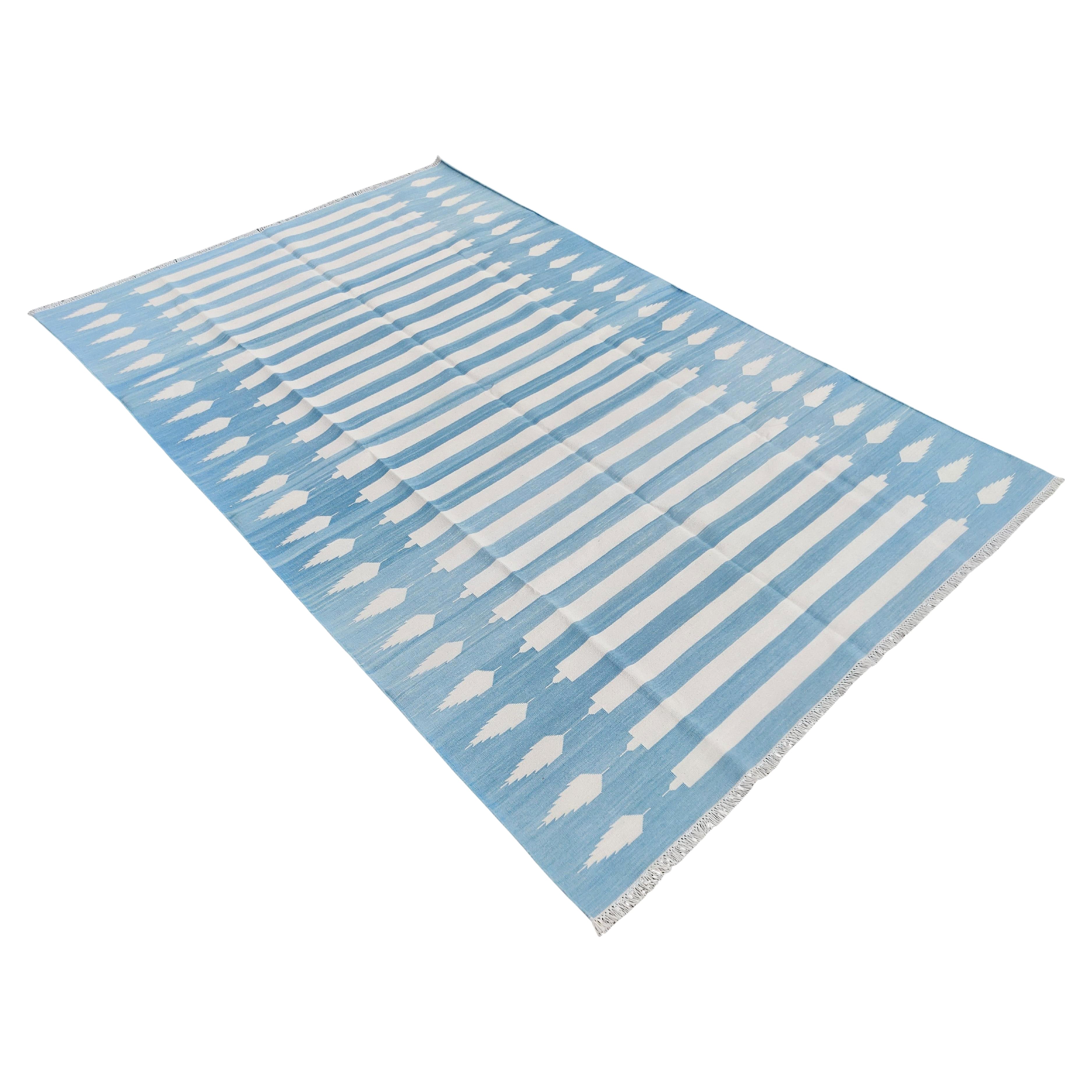 Tappeto a tessitura piatta in cotone fatto a mano, 4x6 a righe bianche e blu, indiano Dhurrie