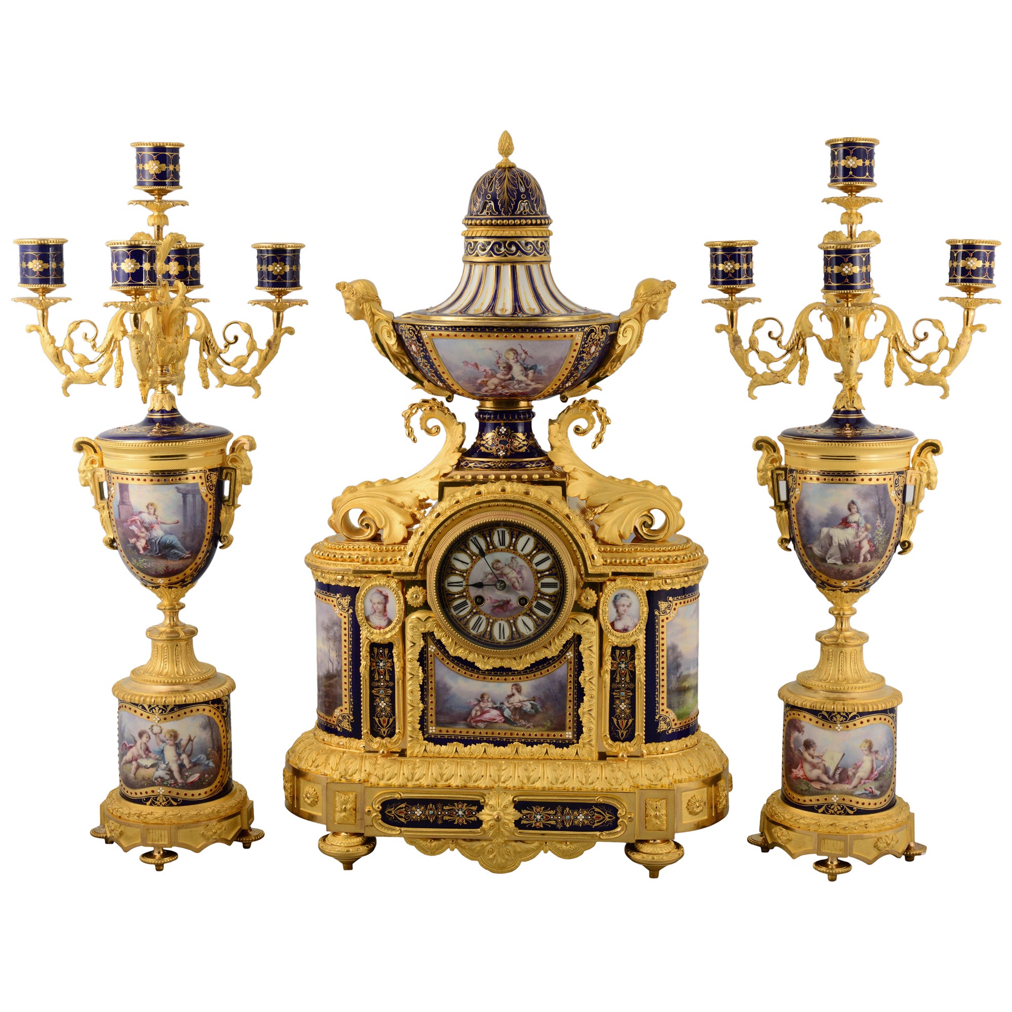 Garnitur, Uhr und Kandelaber. Bronze, Porzellan. Frankreich, 19. Jahrhundert.