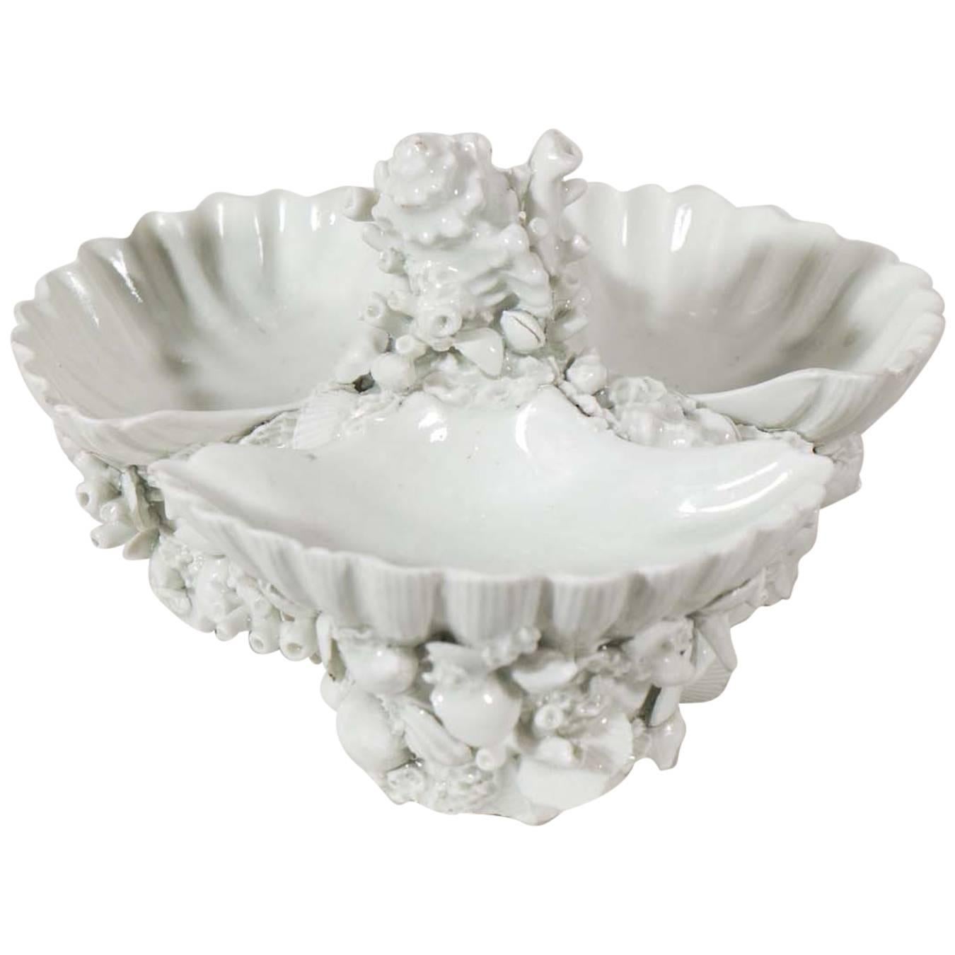 First Period Dr. Wall Worcester Porcelain Sweetmeat Dish with Three Shell Shapes