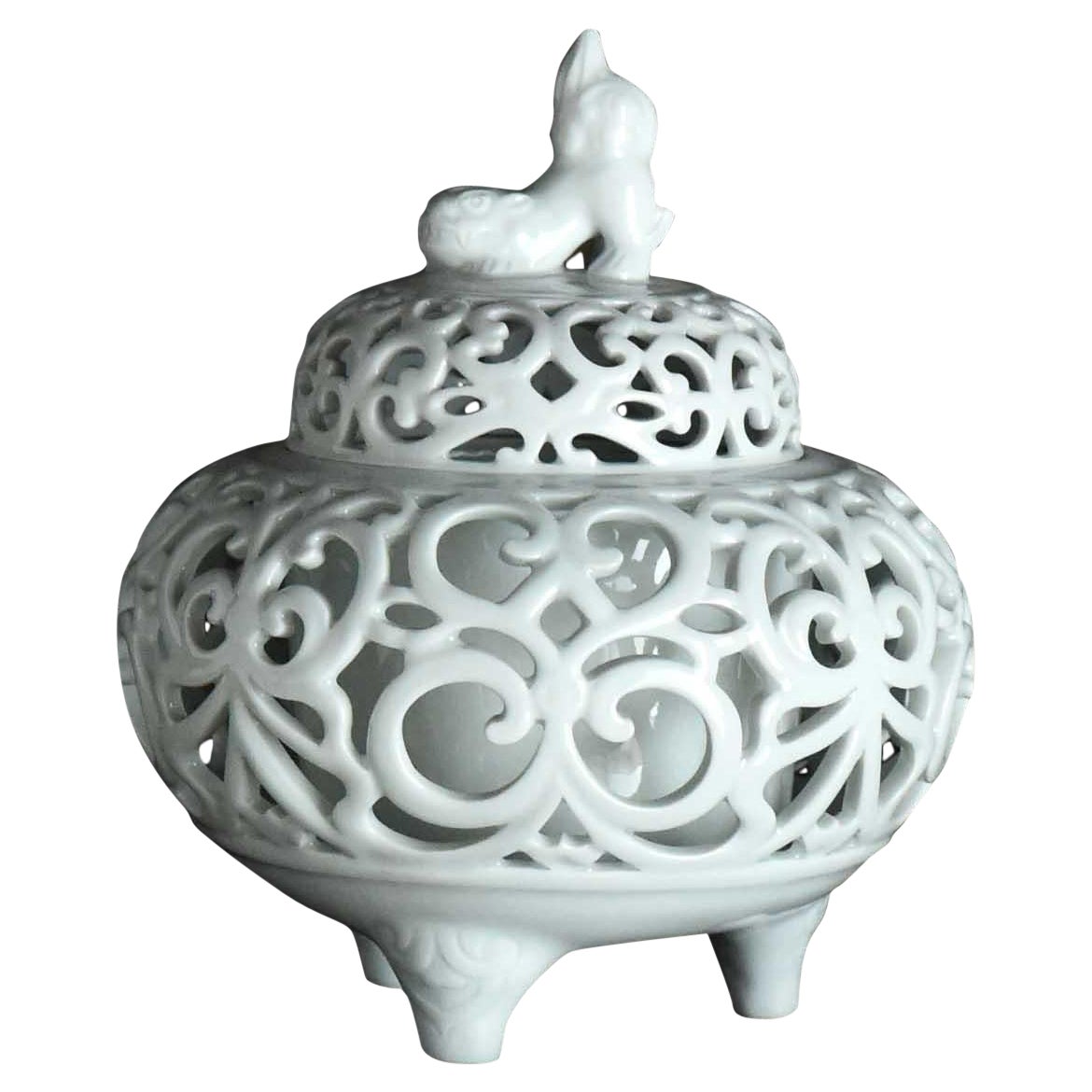 Japanese Imari "Sukashi shishi incence holder" Porcelain Ceramics made in Japan