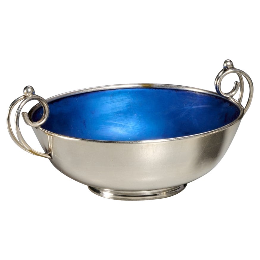 Mediados del siglo XX Cuenco de plata con interior de esmalte azul - Barbara Walters Estate