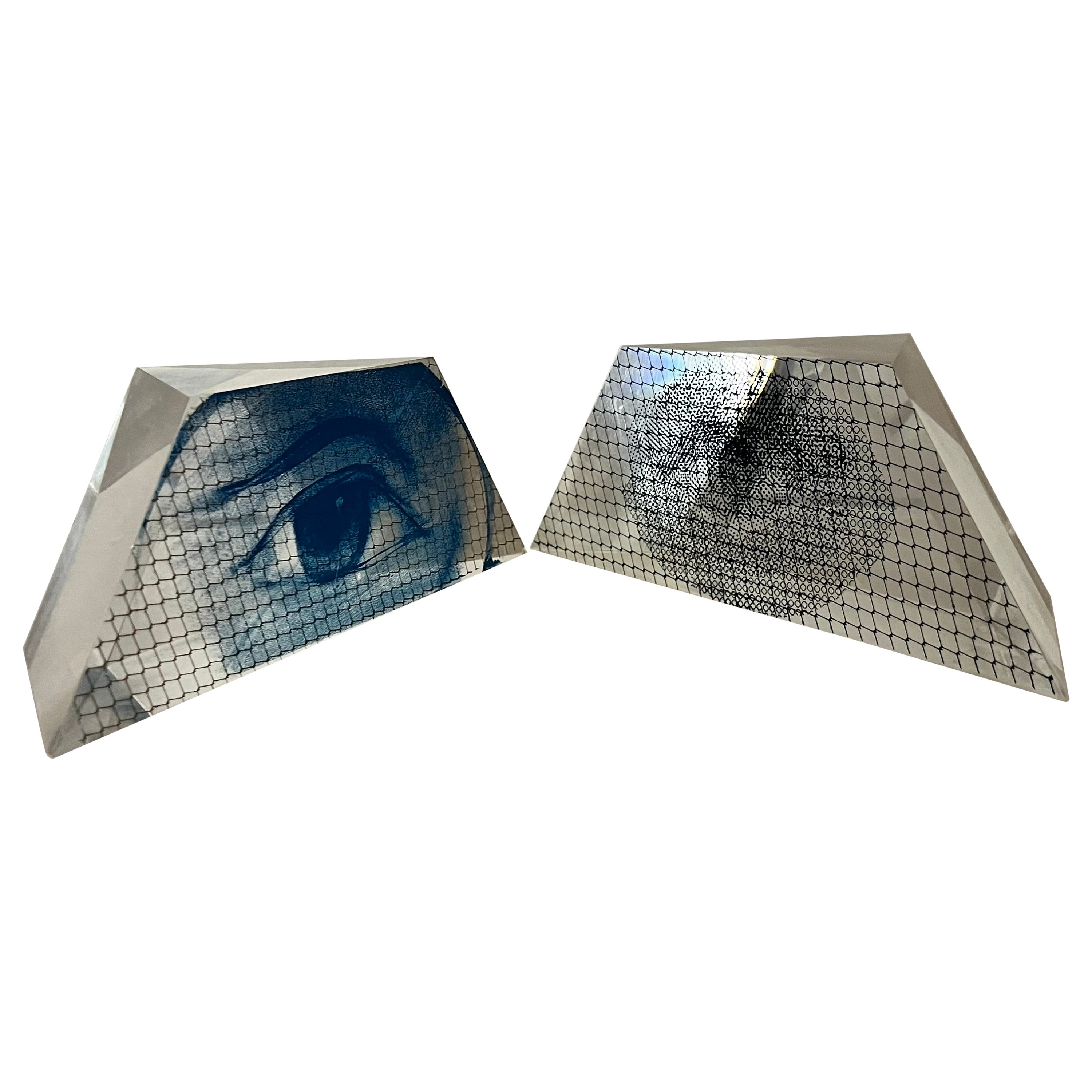 Scultura in Plexiglass - Due Multipli Serigrafati Firmati e Numerati - 100 pz.