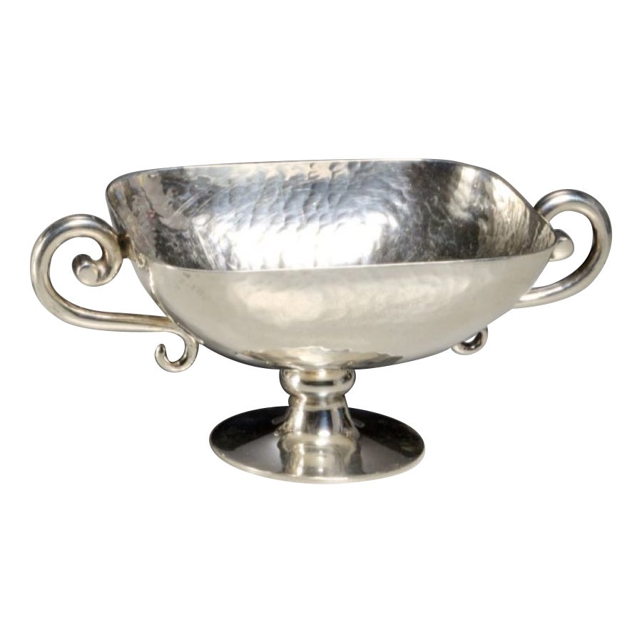 Mediados del siglo XX Tazza de plata de ley con pie redondo - Barbara J. Walters Estate en venta