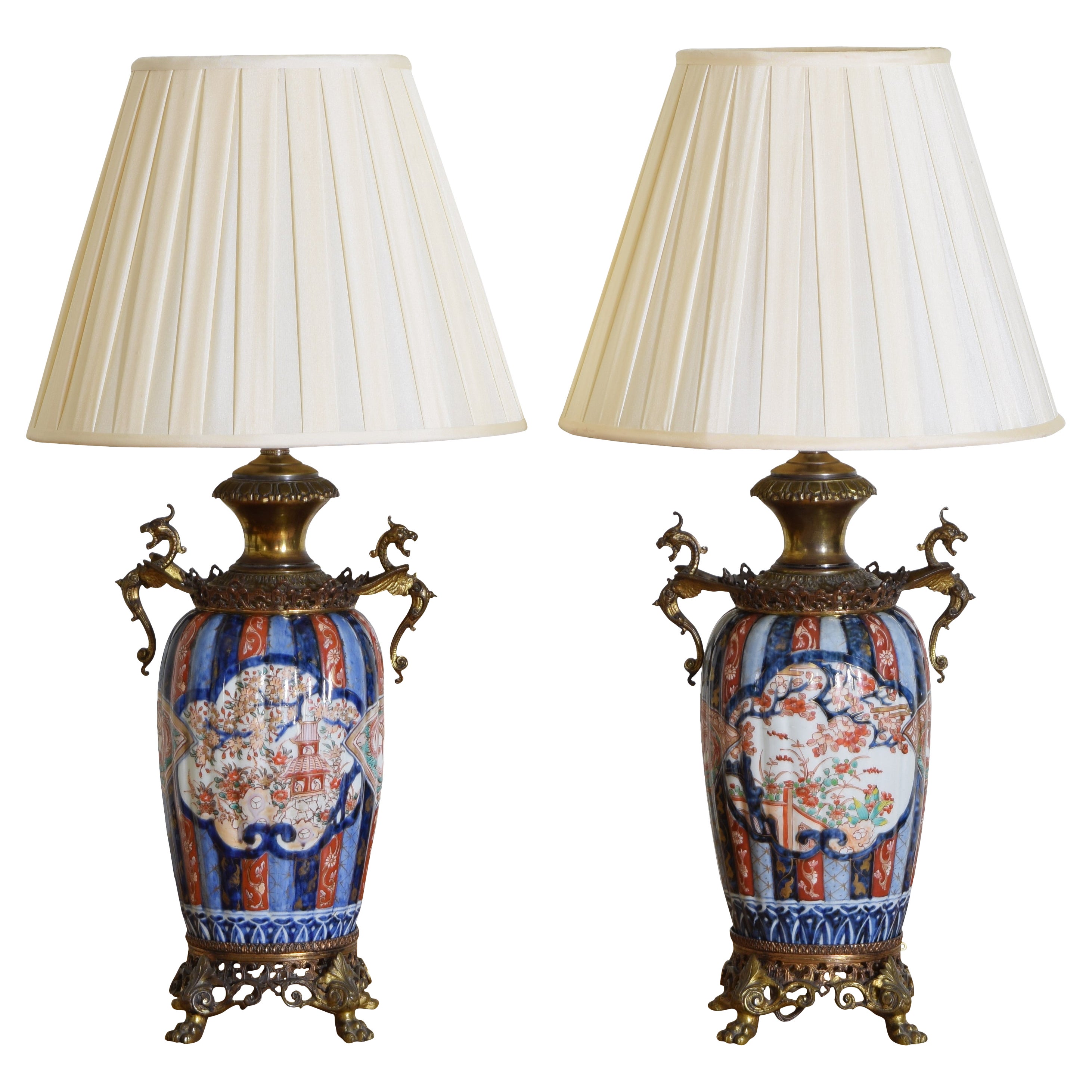 Paire de lampes de table japonaises en porcelaine Imari et laiton, 2e moitié du 19e siècle