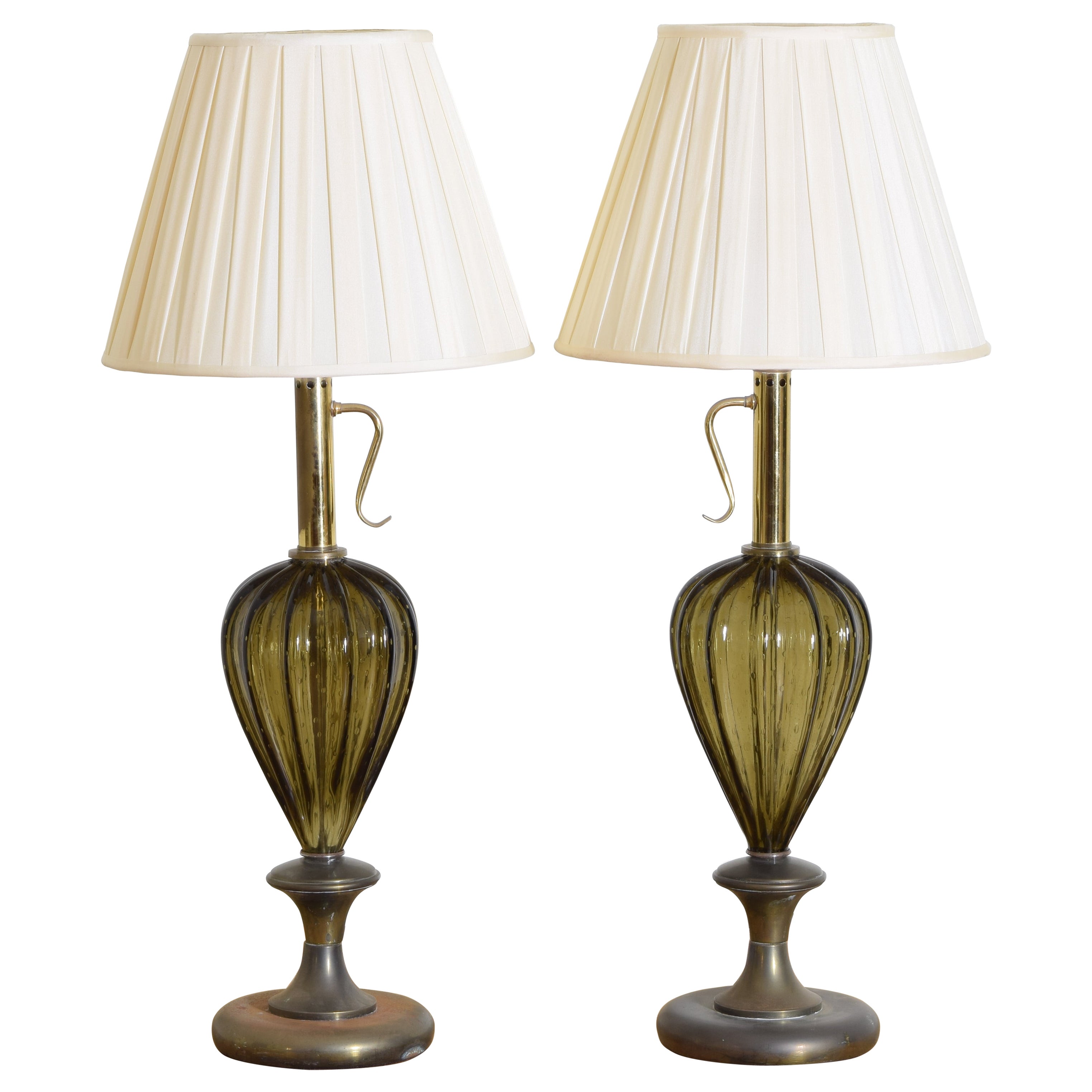 Paire de grandes lampes belges en verre soufflé ambre, 1ère moitié du 20e siècle en vente