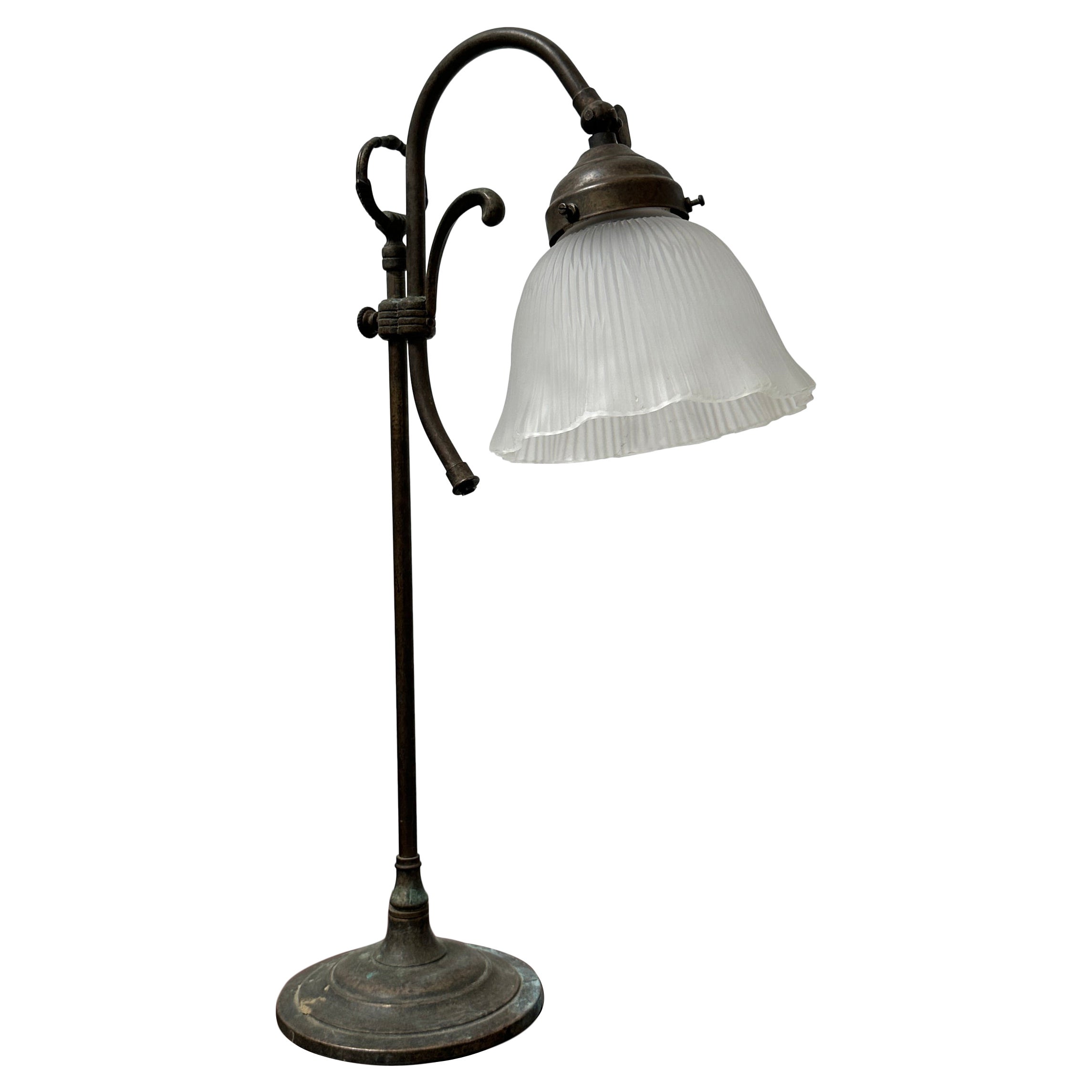 Antique Vintage Français Ajustable Bronze Opaque Lampe de Bureau Table Cou de Swan Light en vente