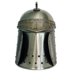 Seau à glace fantaisiste en étain avec casque de chevalier des années 1970