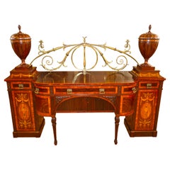 Buffet anglais du 19ème siècle en acajou et bois de satin marqueté