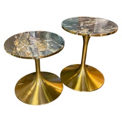 Tables d'appoint italiennes mi-siècle modernes en marbre et laiton
