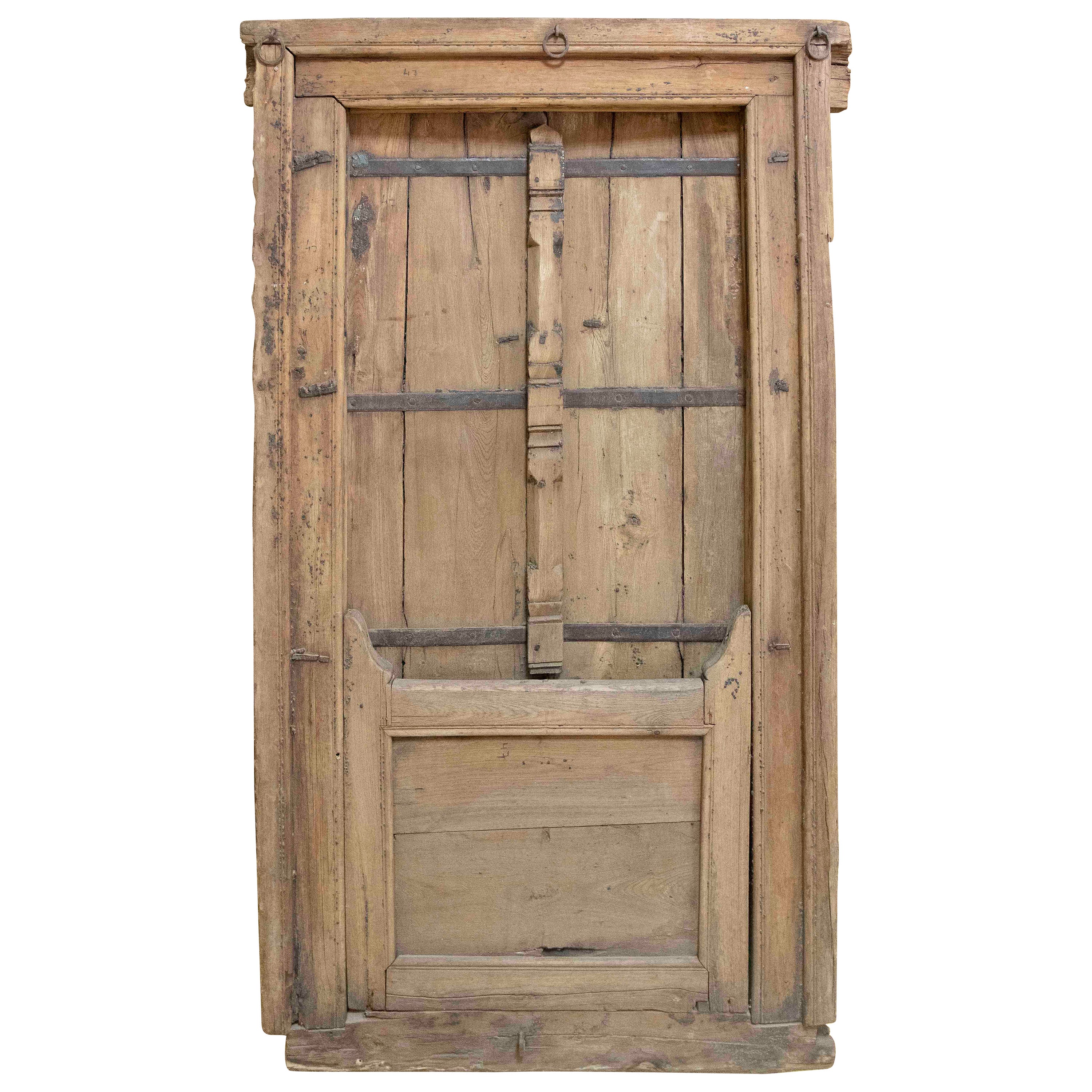 Ventana de madera rustica India avec décorations en hierro en vente