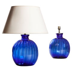 Paar Gadroon-Lampen aus blauem Glas mit Gadroon-Muster 