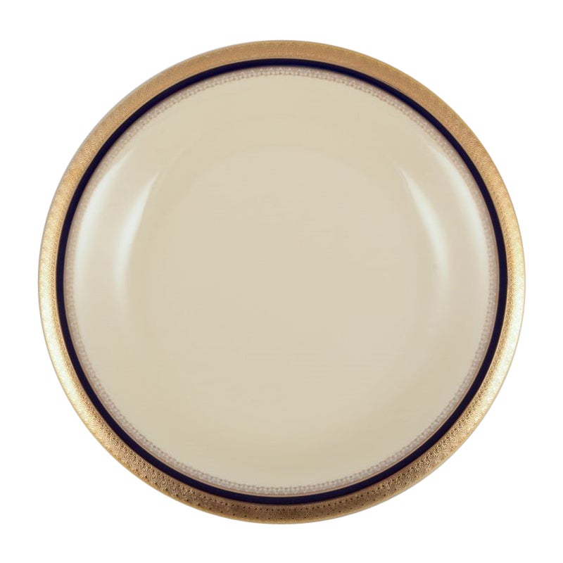 Hutschenreuther, Germany. Large round serving platter in porcelain.