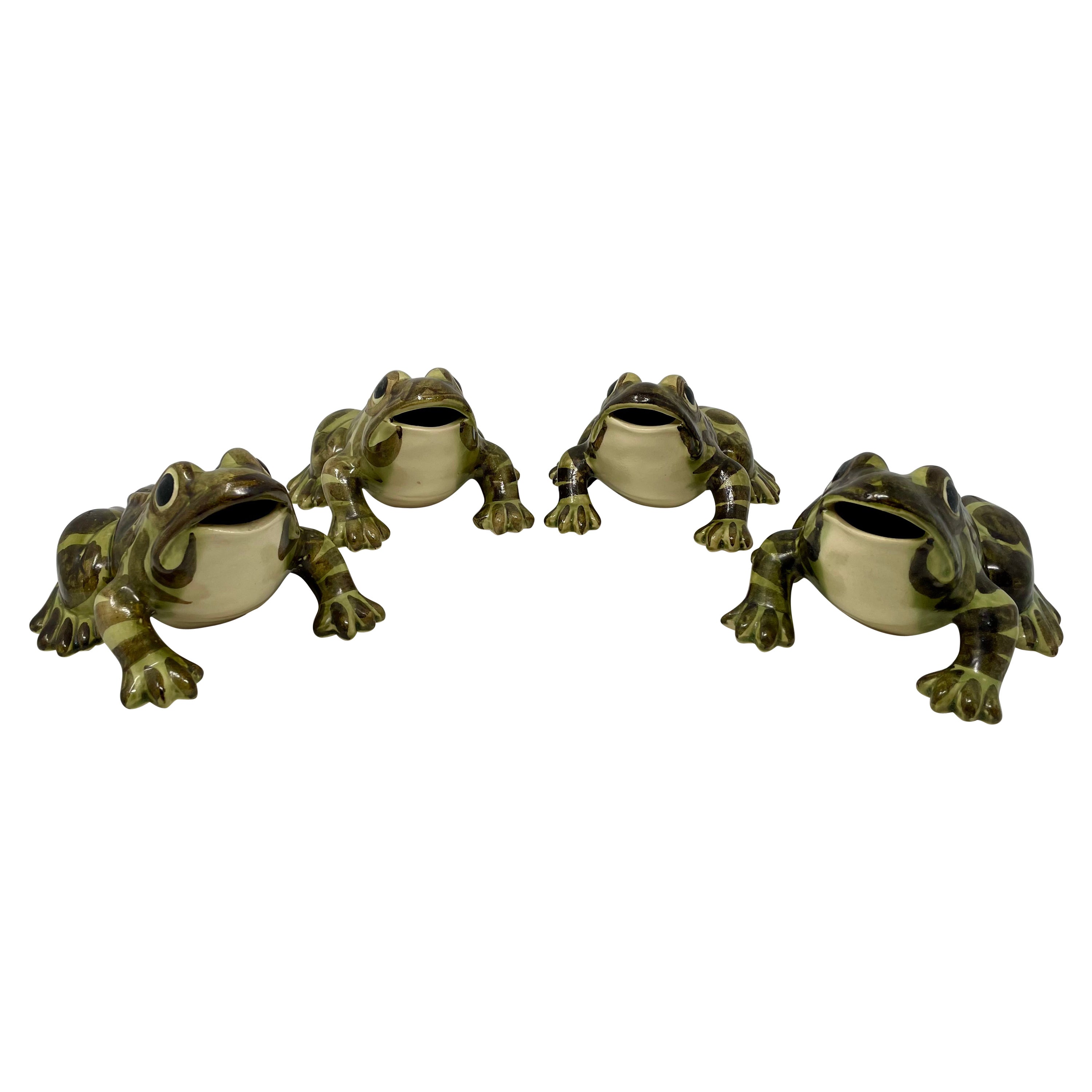 Set of 4 Estate American "McCoy Pottery Co., Ohio" Hand-Painted Frogs Circa 1950 For Sale