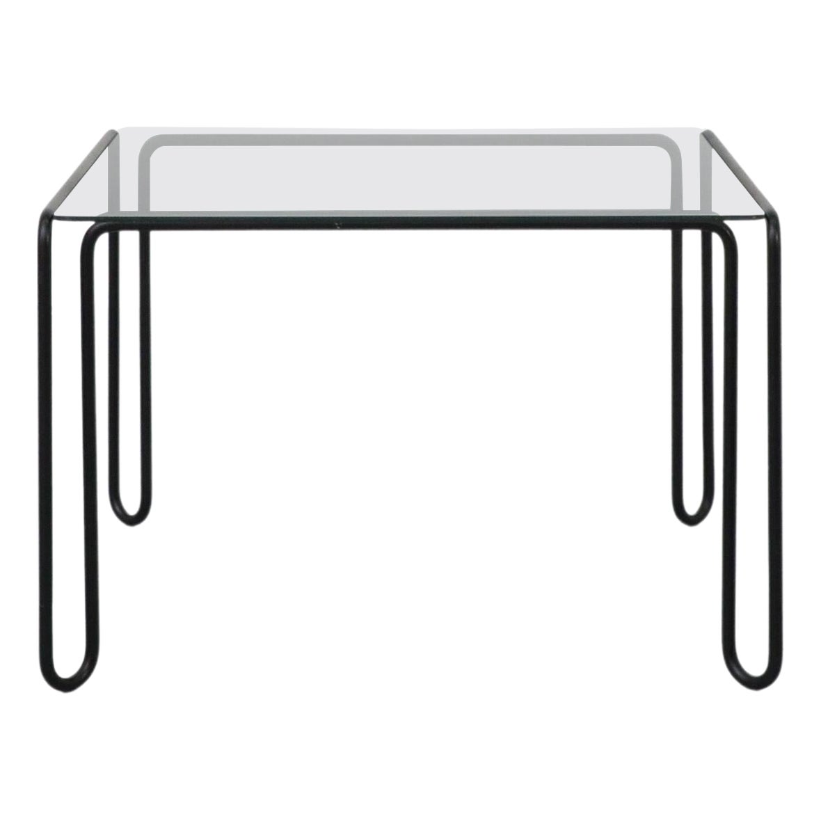 Mesa de centro modernista de mediados de siglo con estructura de alambre negro y tapa cuadrada de cristal, años 70