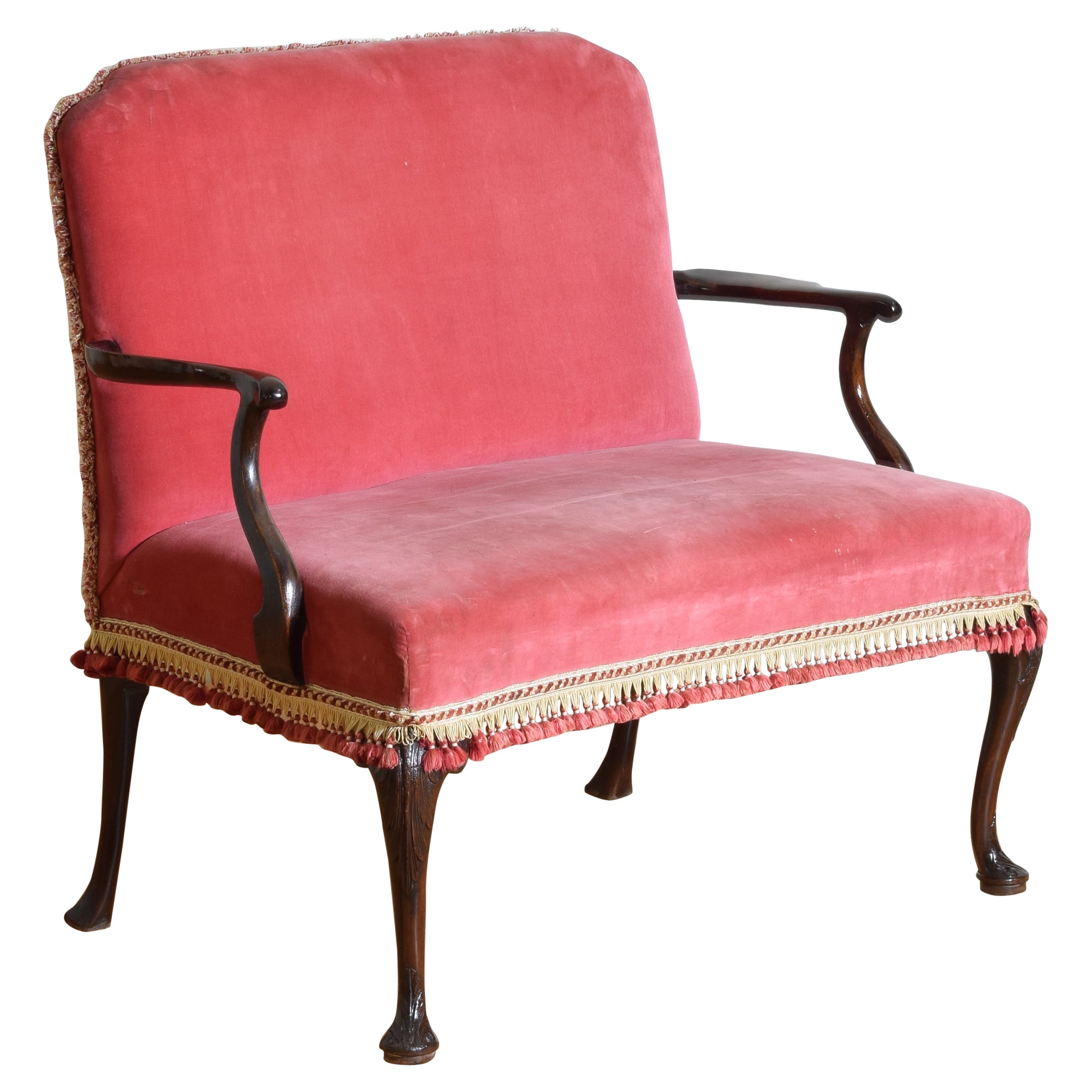 Settee anglaise de style George II tapissée d'acajou et de velours, milieu du 19e siècle