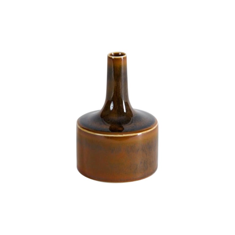 Carl-Henry Stalhane, Kleine Vase mit langem Hals aus brauner Glasur, Schweden, 1960er Jahre